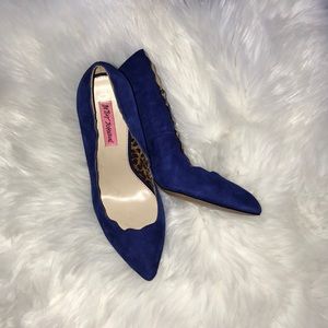 Betsey Johnson blue suede pumps